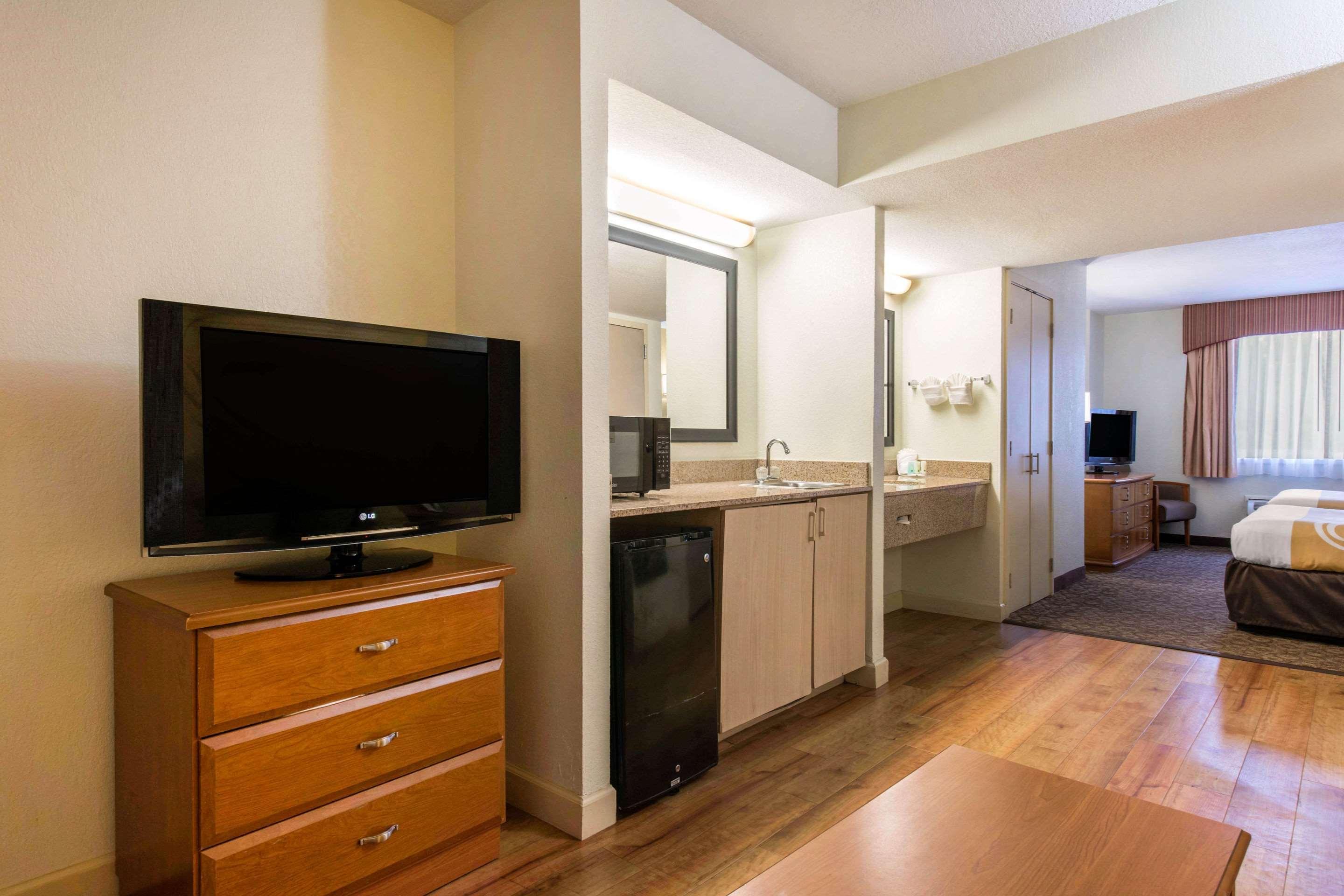 Quality Inn & Suites Near The Theme Parks Орландо Екстериор снимка