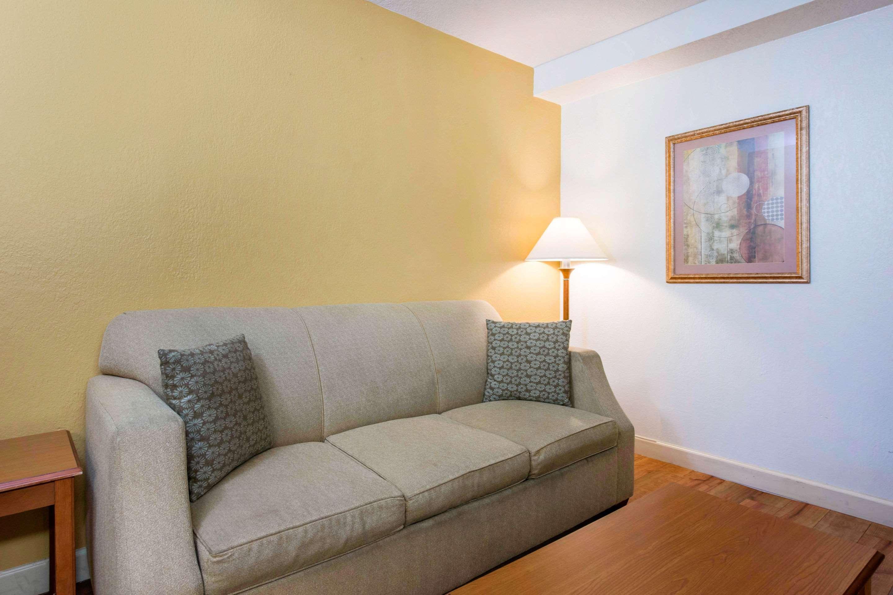 Quality Inn & Suites Near The Theme Parks Орландо Екстериор снимка