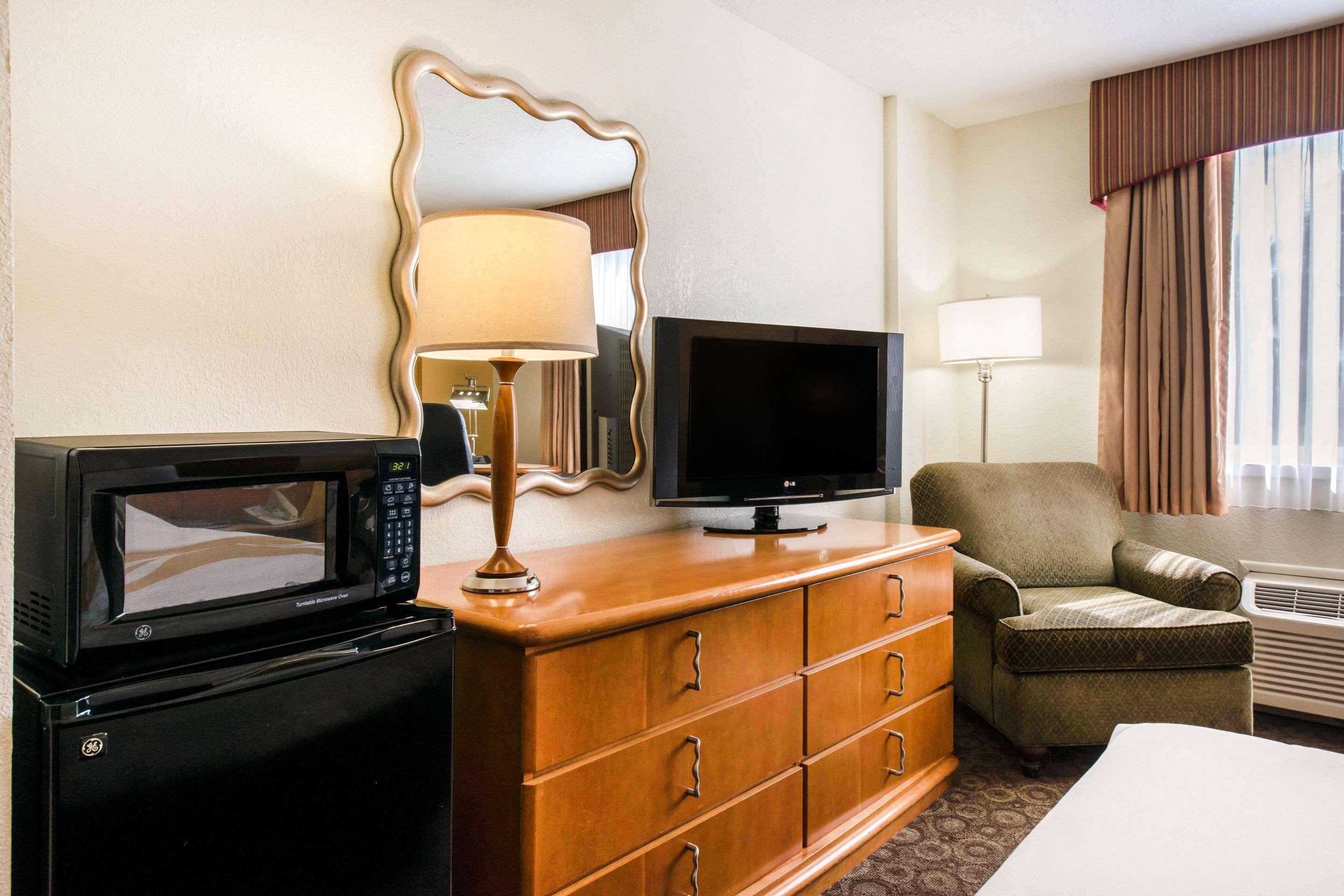 Quality Inn & Suites Near The Theme Parks Орландо Екстериор снимка