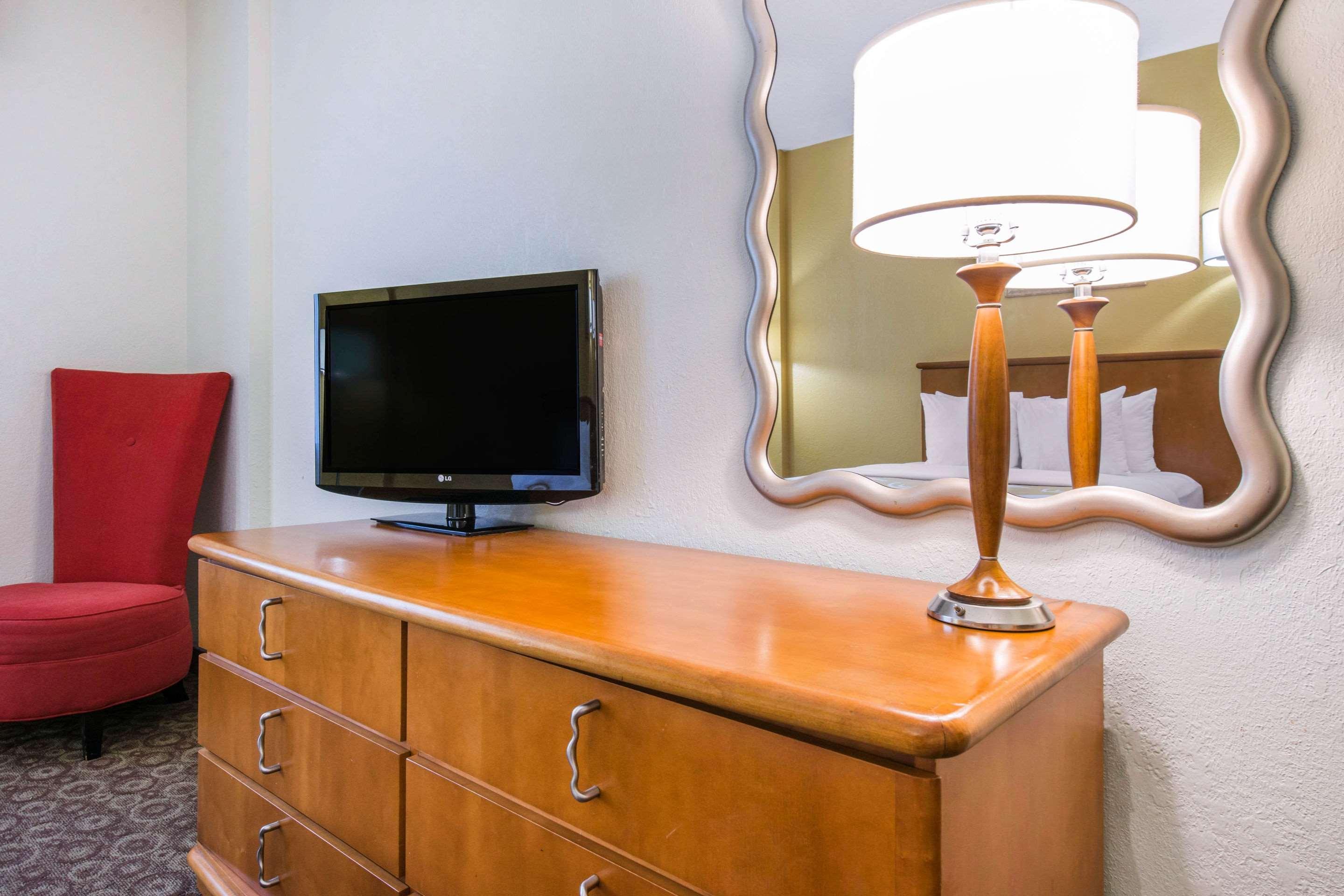 Quality Inn & Suites Near The Theme Parks Орландо Екстериор снимка