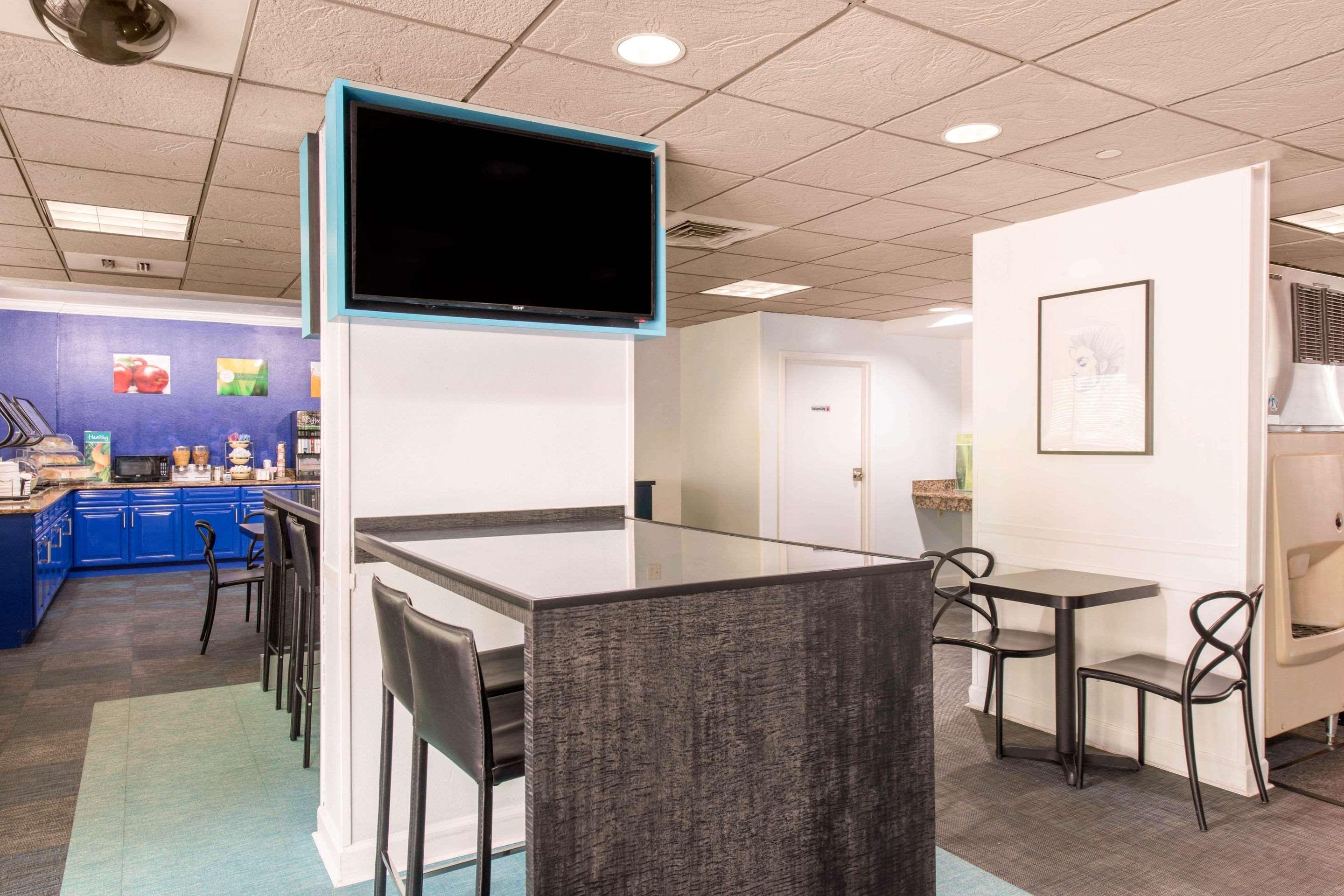 Quality Inn & Suites Near The Theme Parks Орландо Екстериор снимка