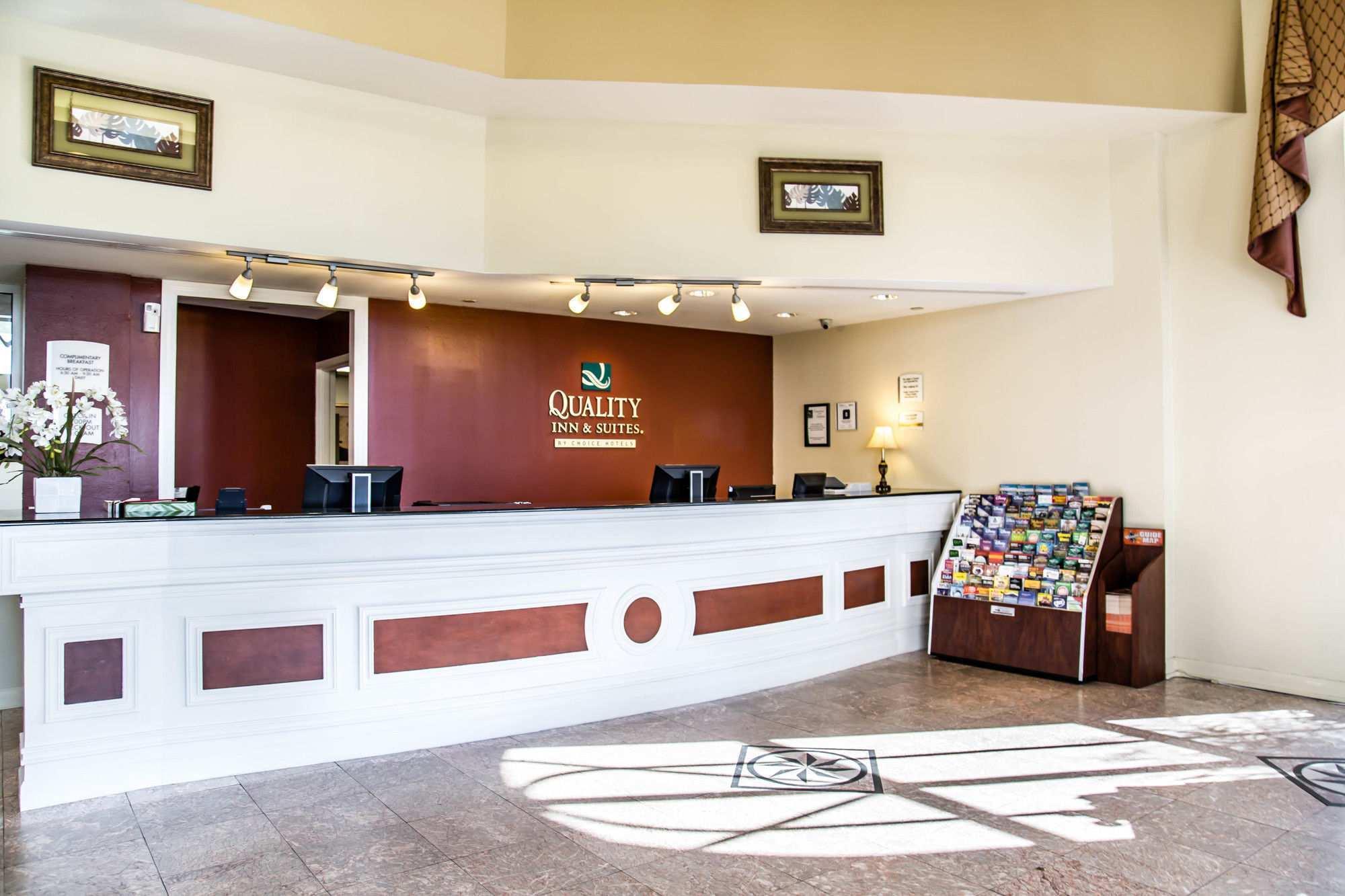 Quality Inn & Suites Near The Theme Parks Орландо Екстериор снимка