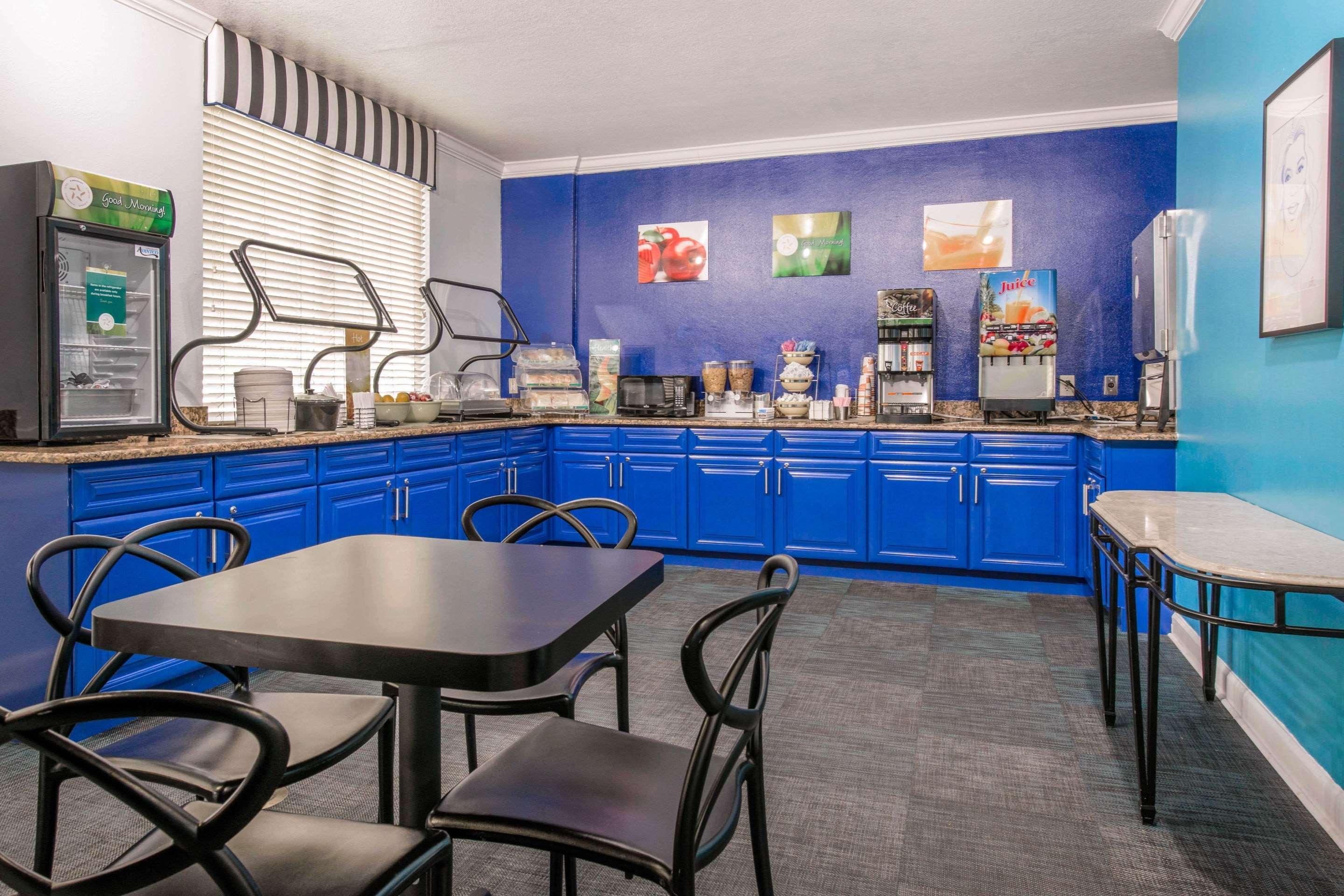 Quality Inn & Suites Near The Theme Parks Орландо Екстериор снимка
