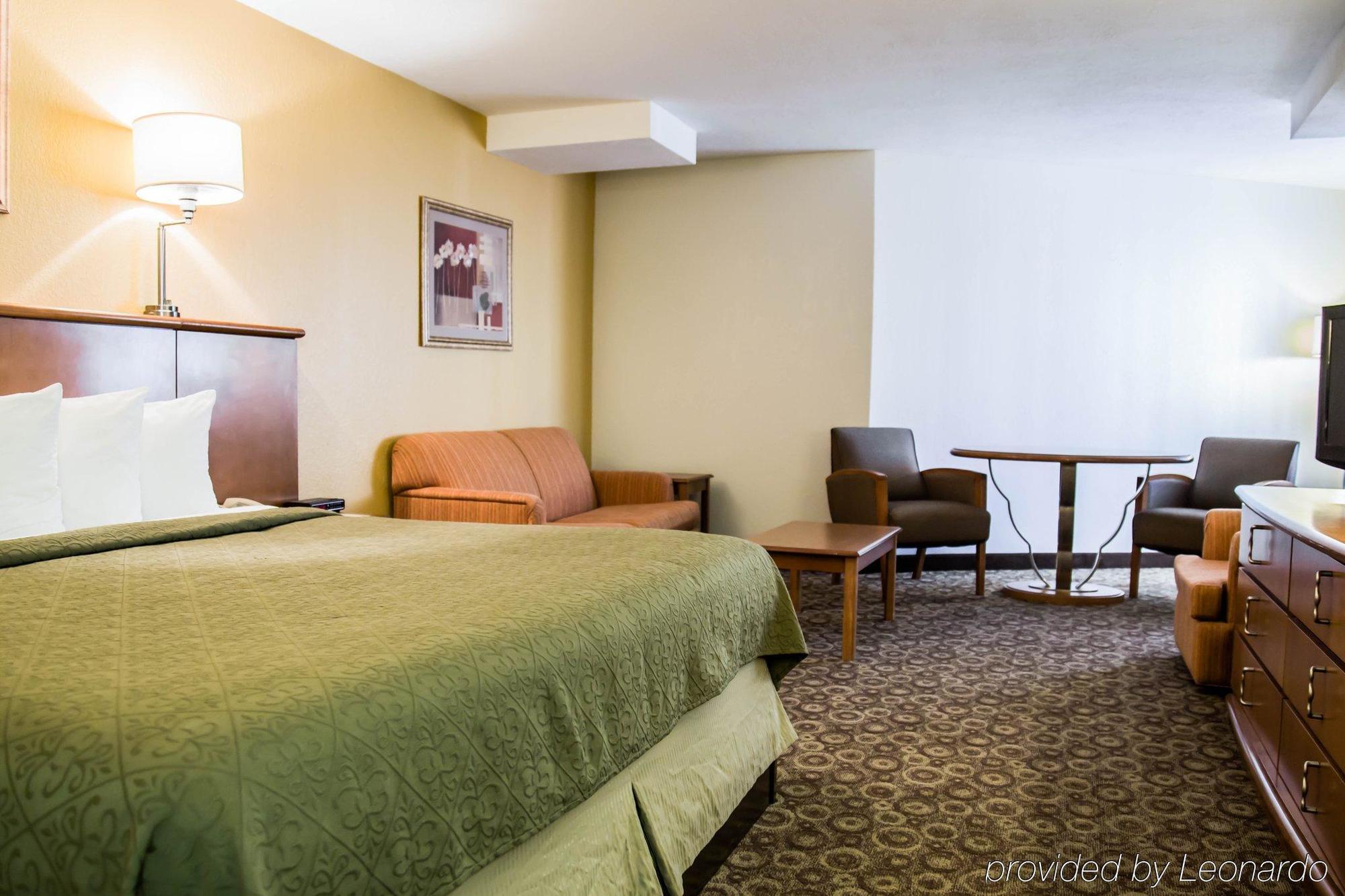 Quality Inn & Suites Near The Theme Parks Орландо Екстериор снимка