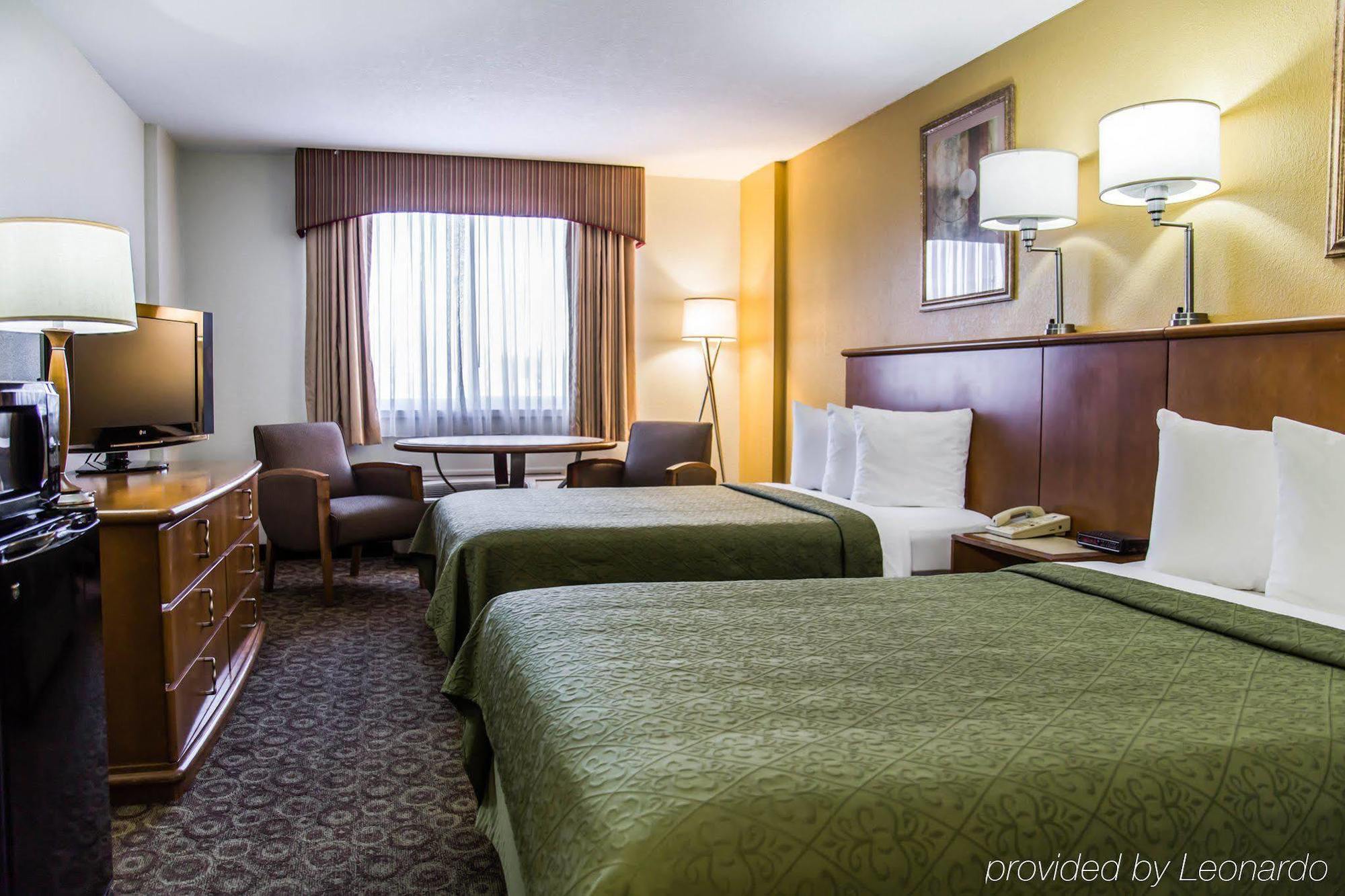 Quality Inn & Suites Near The Theme Parks Орландо Екстериор снимка
