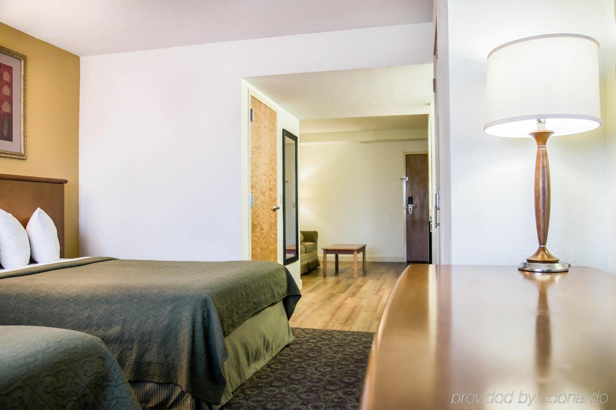 Quality Inn & Suites Near The Theme Parks Орландо Екстериор снимка