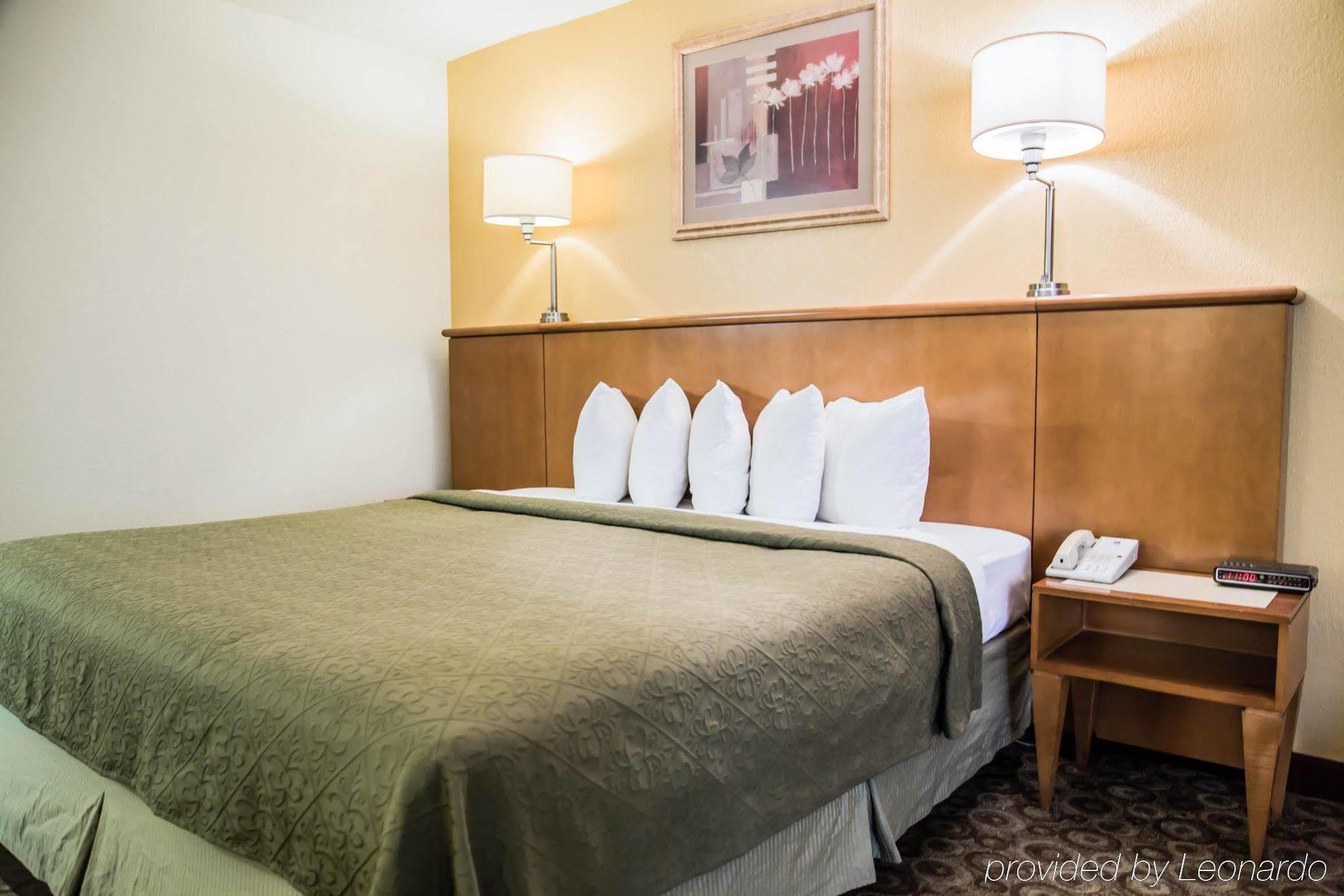 Quality Inn & Suites Near The Theme Parks Орландо Екстериор снимка