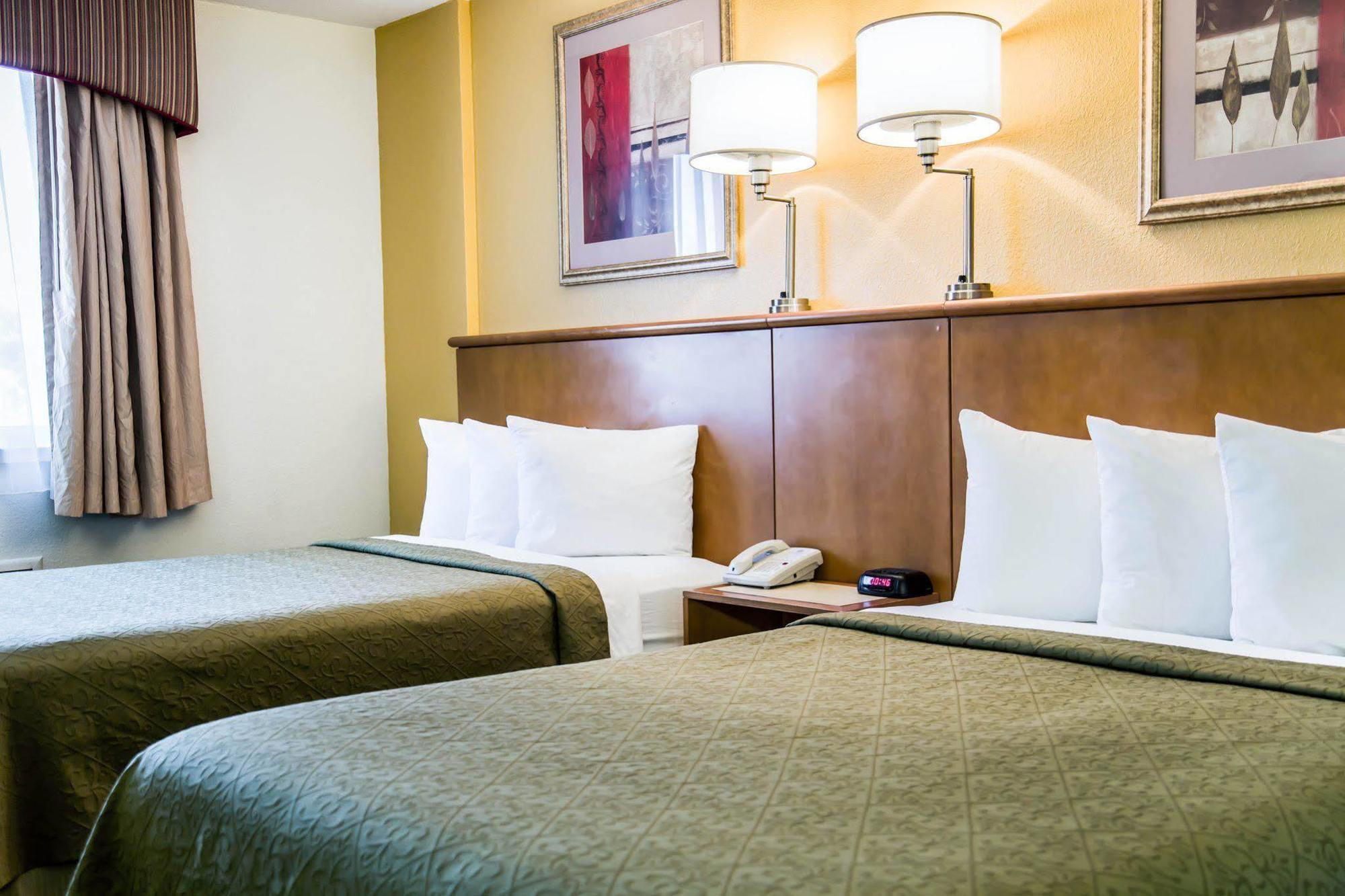 Quality Inn & Suites Near The Theme Parks Орландо Екстериор снимка