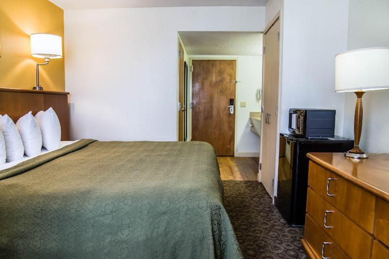 Quality Inn & Suites Near The Theme Parks Орландо Екстериор снимка