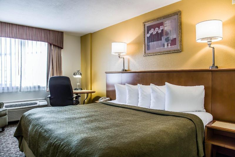 Quality Inn & Suites Near The Theme Parks Орландо Екстериор снимка